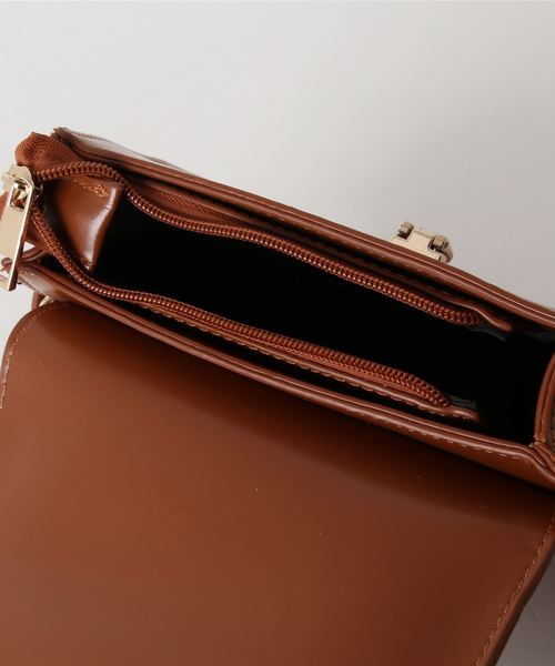 florist(フローリスト)の「アローロックアンティークレトロスクエアフラップバッグ(ショルダーバッグ・レディース・ブラック/キャメル・FREE)」の5枚目の写真