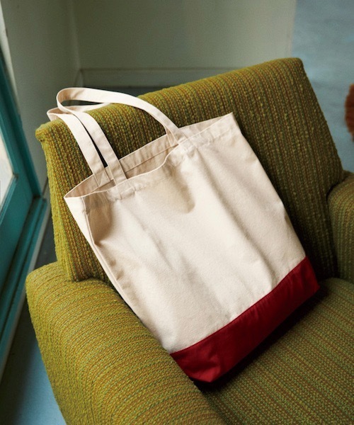 United Athle(ユナイテッドアスレ)の「レギュラー キャンバス トートバッグ 146001(トートバッグ・レディース・ホワイト×ネイビー/ブラック/ホワイト×ブラック/ナチュラル/ネイビー/グレー/ホワイト×レッド/ホワイト×グレー/レッド/スモークピンク/キャメル/グリーン/インディゴブルー/ブルー/オリーブ/バーガンディー/パープル/スミクロ/モカ/ミント/マスタード/ピンク/カーキ・FREE)」の2枚目の写真