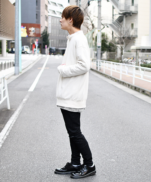 kutir（クティール）の「スタンドカラー裏毛トップス（スウェット・メンズ・ホワイト/ブラック/ベージュ・MEDIUM/LARGE）」の4枚目の写真