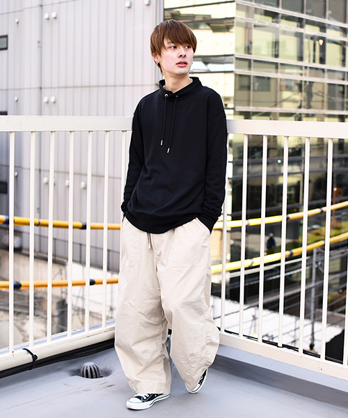 kutir（クティール）の「スタンドカラー裏毛トップス（スウェット・メンズ・ホワイト/ブラック/ベージュ・MEDIUM/LARGE）」の13枚目の写真