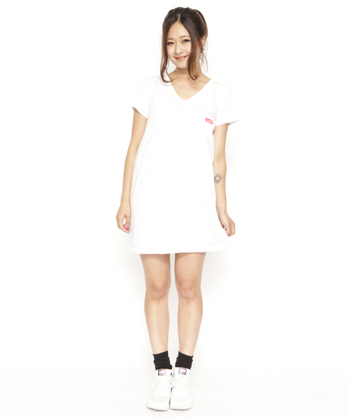 X-girl（エックスガール）の「VARIOUS S/S V-NECK DRESS（ワンピース・レディース・ホワイト/ブラック/グレー/ピンク・1/2）」の2枚目の写真