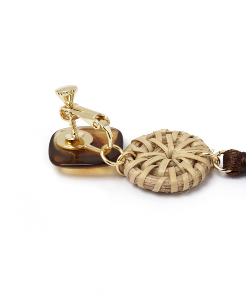 GLOBAL WORK（グローバルワーク）の「ザツザイタッセルイヤリング/831687（イヤリング・レディース・ホワイト/ライトグレー/ダークブラウン・FREE）」の4枚目の写真