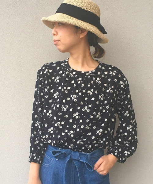 Petit Honfleur（プチオンフルール）の「ウエストシャーリングブラウス（シャツ/ブラウス・レディース・ホワイト/ネイビー・13号/11号/9号）」の6枚目の写真