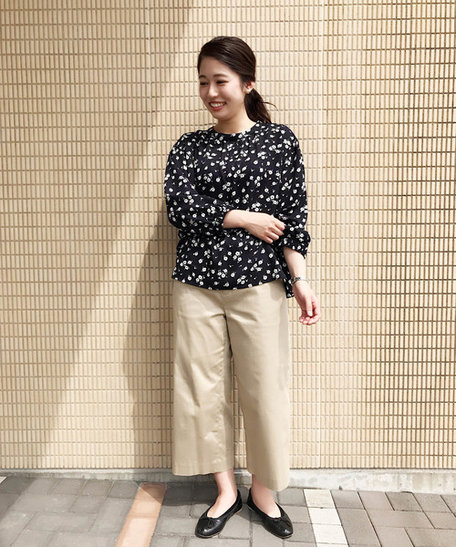 Petit Honfleur（プチオンフルール）の「ウエストシャーリングブラウス（シャツ/ブラウス・レディース・ホワイト/ネイビー・13号/11号/9号）」の12枚目の写真