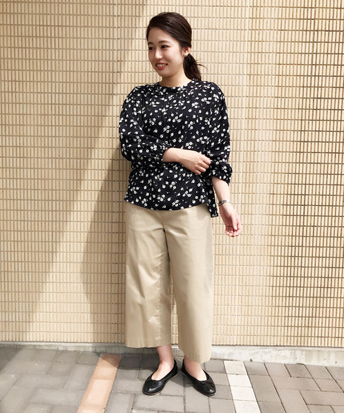 Petit Honfleur（プチオンフルール）の「ウエストシャーリングブラウス（シャツ/ブラウス・レディース・ホワイト/ネイビー・13号/11号/9号）」の8枚目の写真