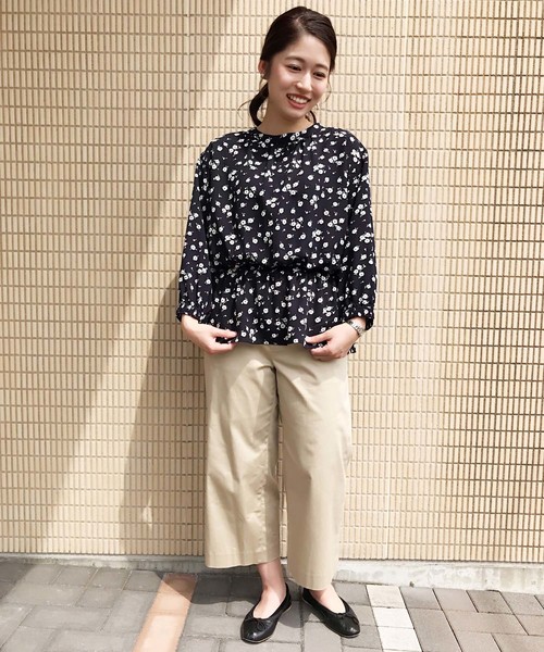 Petit Honfleur（プチオンフルール）の「ウエストシャーリングブラウス（シャツ/ブラウス・レディース・ホワイト/ネイビー・13号/11号/9号）」の7枚目の写真