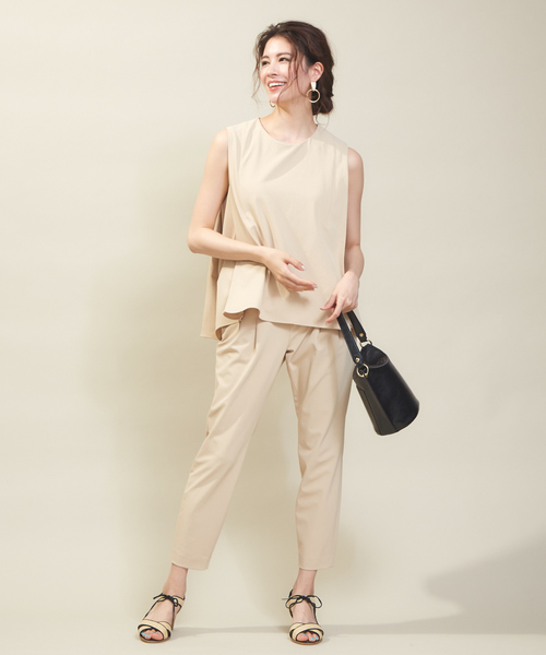 qualite(カリテ)の「2WAYストレッチノースリーブトップス(シャツ/ブラウス・レディース・オフホワイト/ブラック/ベージュ・36/38)」の8枚目の写真