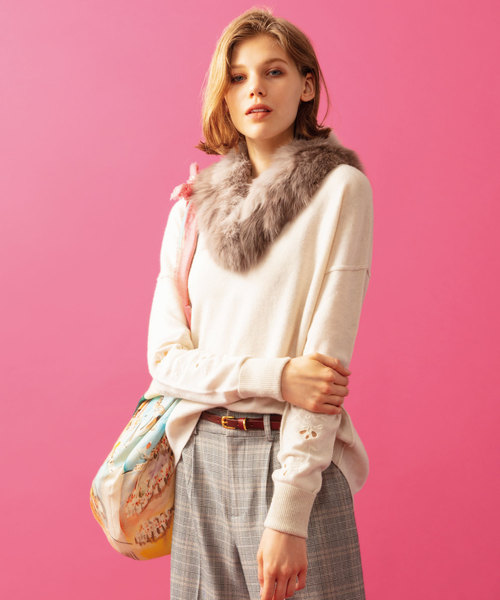 JETSET SOLO PLUS (ジェットセットソロプラス)の「【CHARLI】カットワーク刺繍スリーブニット(ニット/セーター・レディース・アイボリー/ダークグレー・36)」の1枚目の写真