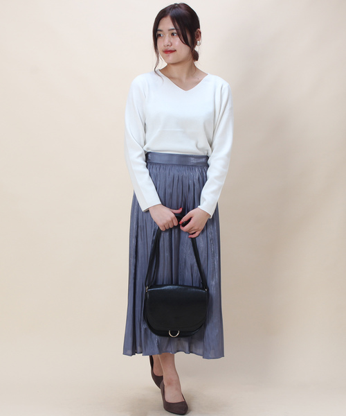 TRUDEA(トルディア)の「減らしVネック 前後差プルオーバー(ニット/セーター・レディース・ホワイト×ネイビー/グリーン/キャメル/ブラック/ホワイト・MEDIUM/LARGE)」の16枚目の写真