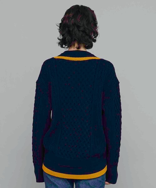 STUDIOUS(ステュディオス)の「【STUDIOUS】ワイドVネック オーバーサイズニット(ニット/セーター・レディース・ホワイト/ネイビー・FREE)」の11枚目の写真