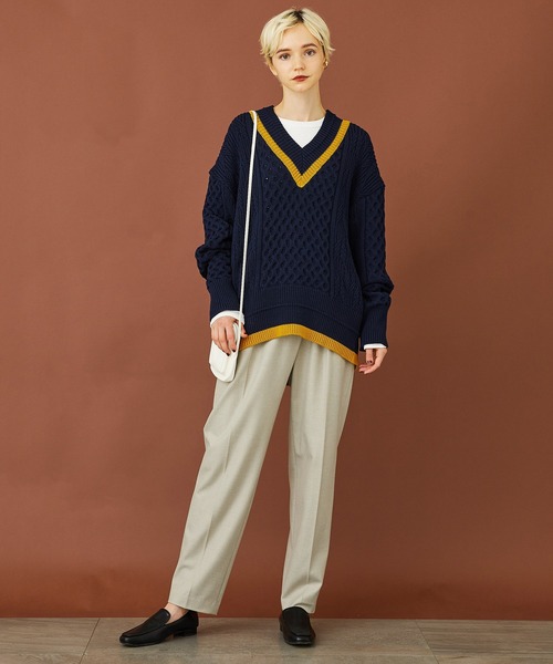 STUDIOUS(ステュディオス)の「【STUDIOUS】ワイドVネック オーバーサイズニット(ニット/セーター・レディース・ホワイト/ネイビー・FREE)」の19枚目の写真