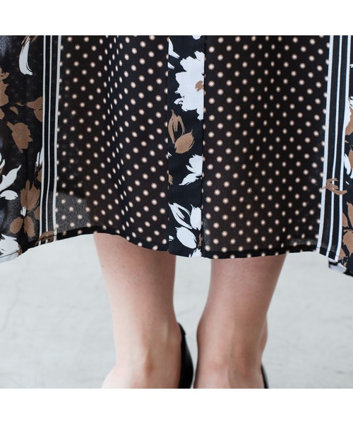 LOUNGEDRESS(ラウンジドレス)の「ドットフラワーワンピース(ワンピース・レディース・ブラック/ネイビー・FREE)」の11枚目の写真