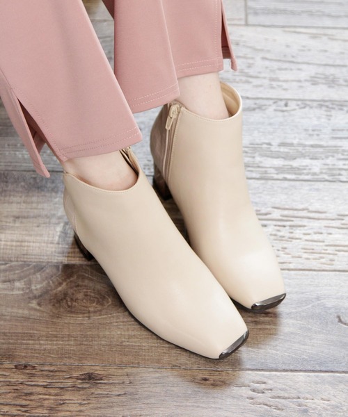 grandfleur（グランドフルール）の「異素材使いのメタリックヒール/ショートブーツ（ブーツ・レディース・ブラック/ブラウン/アイボリー・LL/S/M/L）」の2枚目の写真