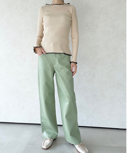 NEUNA（ヌナ）の「エコレザーセミワイドスラックスパンツ（スラックス