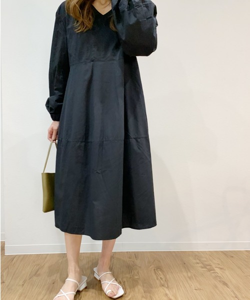 Alite cloth(アリーテクロス)の「ボリューム袖VネックフレアAラインワンピース(ワンピース・レディース・ブラック/ベージュ・FREE)」の6枚目の写真