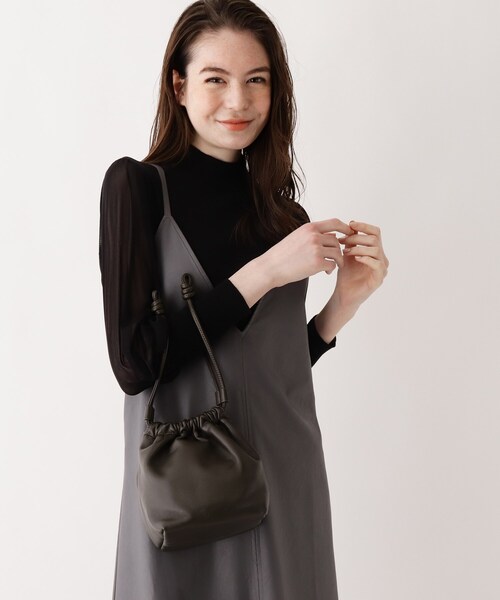 SOUP（スープ）の「◆ラムレザーミニ巾着バッグ（ハンドバッグ・レディース・ライトグリーン/チャコールグレー/アイボリー・00）」の5枚目の写真