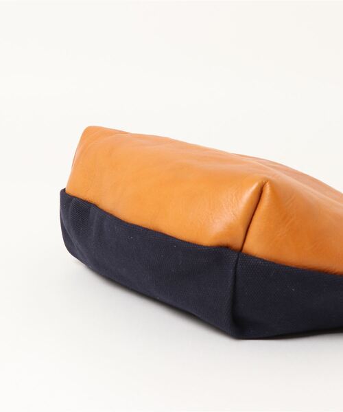 fes（フェス）の「【fes/フェス】キャンバス×カウレザーショルダーバッグ（ショルダーバッグ・レディース・グレー/カーキ/ネイビー・FREE）」の4枚目の写真