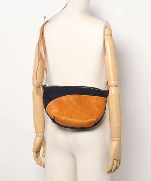 fes（フェス）の「【fes/フェス】キャンバス×カウレザーショルダーバッグ（ショルダーバッグ・レディース・グレー/カーキ/ネイビー・FREE）」の7枚目の写真