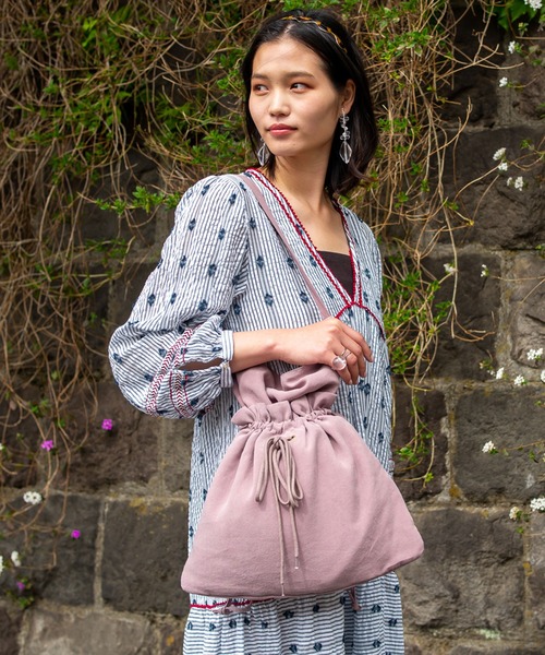 ACCOMMODE(アコモデ)の「ギャザーポケットショルダー(ショルダーバッグ・レディース・ラベンダー/ベージュ/グリーン・FREE)」の4枚目の写真