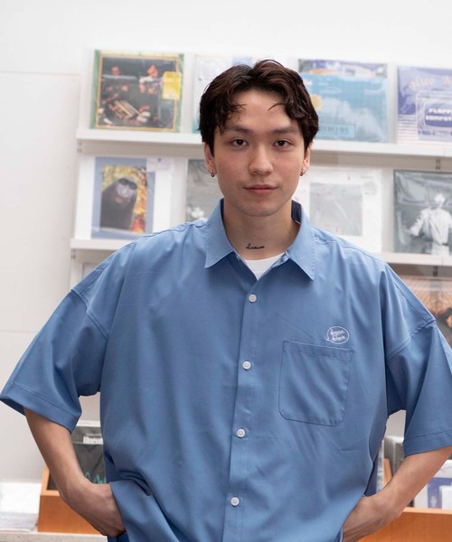 bonjour bonsoir（ボンジュール　ボンソワール）の「【bonjour bonsoir】ドロップショルダー半袖シャツ（シャツ/ブラウス・メンズ・ベージュ/サックスブルー/グリーン/スミクロ・M/L/XL）」の5枚目の写真