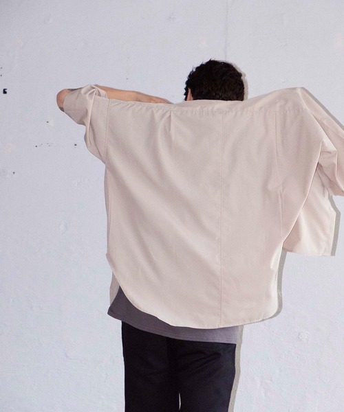 bonjour bonsoir（ボンジュール　ボンソワール）の「【bonjour bonsoir】ドロップショルダー半袖シャツ（シャツ/ブラウス・メンズ・ベージュ/サックスブルー/グリーン/スミクロ・M/L/XL）」の12枚目の写真