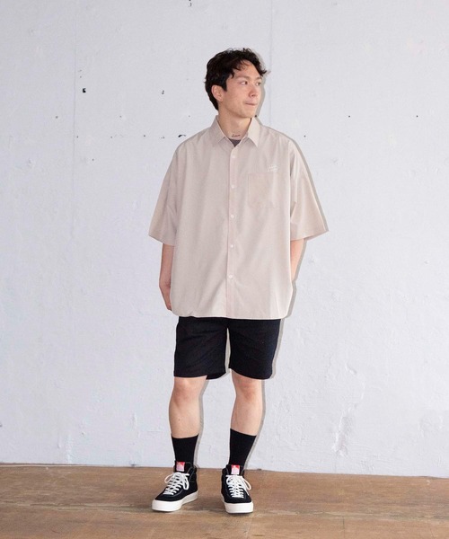 bonjour bonsoir（ボンジュール　ボンソワール）の「【bonjour bonsoir】ドロップショルダー半袖シャツ（シャツ/ブラウス・メンズ・ベージュ/サックスブルー/グリーン/スミクロ・M/L/XL）」の14枚目の写真