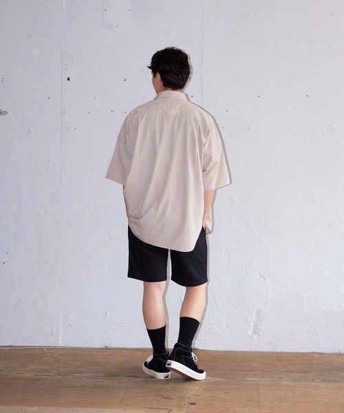 bonjour bonsoir（ボンジュール　ボンソワール）の「【bonjour bonsoir】ドロップショルダー半袖シャツ（シャツ/ブラウス・メンズ・ベージュ/サックスブルー/グリーン/スミクロ・M/L/XL）」の17枚目の写真