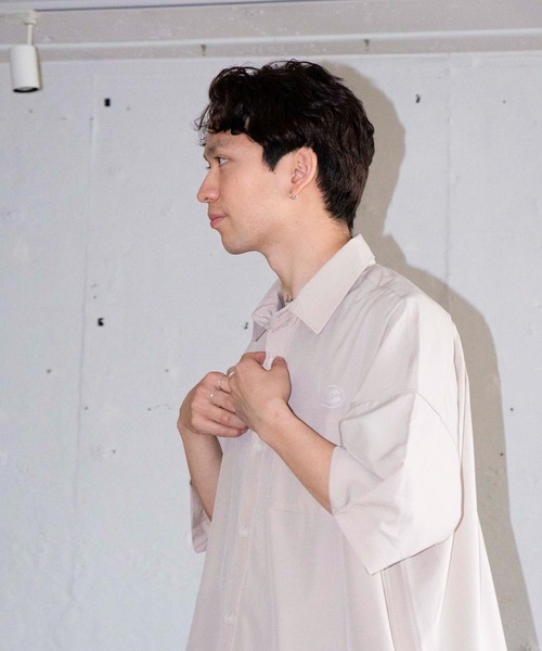 bonjour bonsoir（ボンジュール　ボンソワール）の「【bonjour bonsoir】ドロップショルダー半袖シャツ（シャツ/ブラウス・メンズ・ベージュ/サックスブルー/グリーン/スミクロ・M/L/XL）」の18枚目の写真