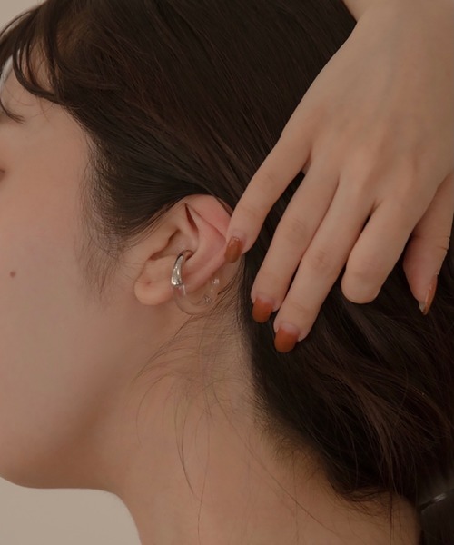 lawgy(ラウジー)の「two color ear cuff(イヤーカフ・レディース・ブラック/ブラウン/シルバー・FREE)」の4枚目の写真