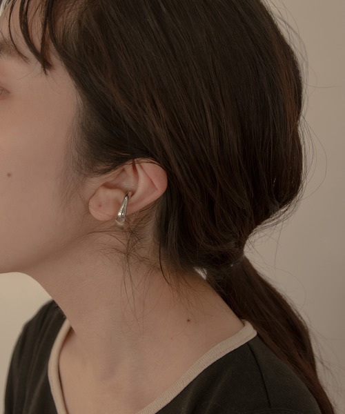 lawgy(ラウジー)の「two color ear cuff(イヤーカフ・レディース・ブラック/ブラウン/シルバー・FREE)」の8枚目の写真