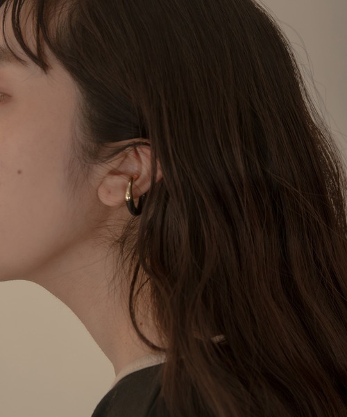 lawgy(ラウジー)の「two color ear cuff(イヤーカフ・レディース・ブラック/ブラウン/シルバー・FREE)」の9枚目の写真