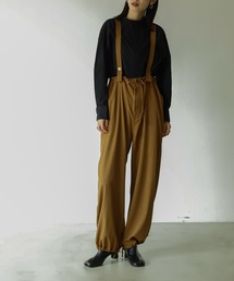 2wayでスタイリング幅をアップ。アーミーサロペットパンツ