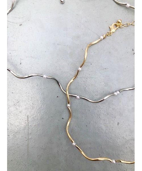 FIG&VIPER（フィグアンドバイパー）の「ウェーブパール付きチョーカー（チョーカー・レディース・ゴールド/シルバー・FREE）」の4枚目の写真