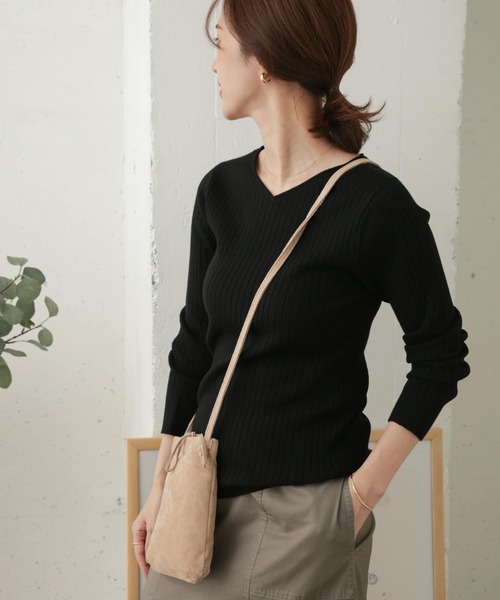 URBAN RESEARCH DOORS（アーバンリサーチドアーズ）の「ワイドVネックリブニット（ニット/セーター・レディース・アイボリー/グレー系その他/カーキ/ブラック・ONE）」の3枚目の写真