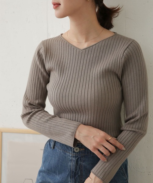 URBAN RESEARCH DOORS（アーバンリサーチドアーズ）の「ワイドVネックリブニット（ニット/セーター・レディース・アイボリー/グレー系その他/カーキ/ブラック・ONE）」の5枚目の写真