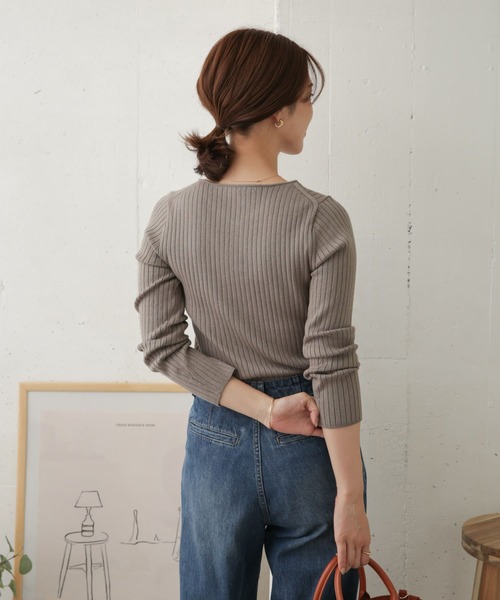 URBAN RESEARCH DOORS（アーバンリサーチドアーズ）の「ワイドVネックリブニット（ニット/セーター・レディース・アイボリー/グレー系その他/カーキ/ブラック・ONE）」の11枚目の写真
