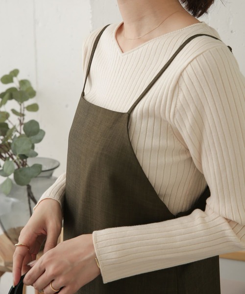 URBAN RESEARCH DOORS（アーバンリサーチドアーズ）の「ワイドVネックリブニット（ニット/セーター・レディース・アイボリー/グレー系その他/カーキ/ブラック・ONE）」の14枚目の写真