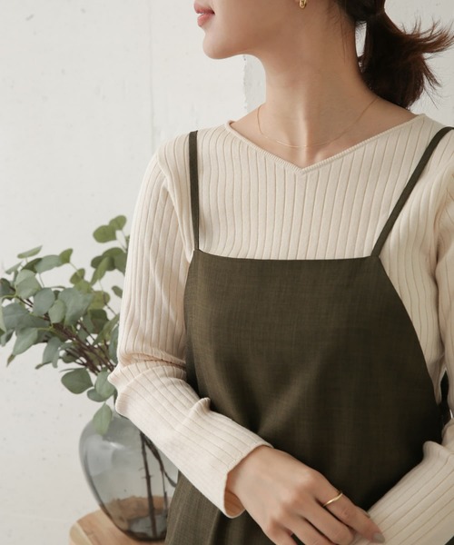 URBAN RESEARCH DOORS（アーバンリサーチドアーズ）の「ワイドVネックリブニット（ニット/セーター・レディース・アイボリー/グレー系その他/カーキ/ブラック・ONE）」の15枚目の写真