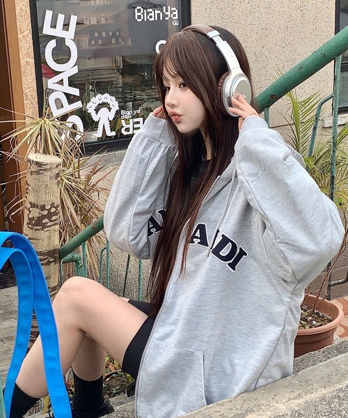 DEVICE（デバイス）の「オーバーサイズ カレッジロゴ フーディ スウェット ジップパーカー（パーカー・レディース・ブラック/グレー/ベージュ・FREE）」の8枚目の写真