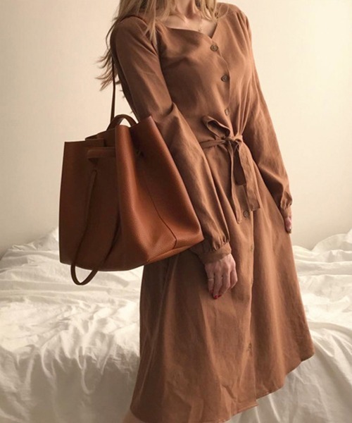 DAY CLOSET（デイ クローゼット）の「【軽量】艶めくベーシックカラー大きめ肩掛け2WAYトートバッグ（トートバッグ・レディース・キャメル/ブラック・ONE SIZE）」の6枚目の写真