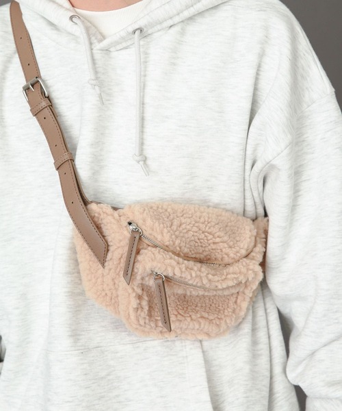 SENSE OF PLACE by URBAN RESEARCH（センスオブプレイスバイアーバンリサーチ）の「ボアボディバッグ（ボディバッグ/ウエストポーチ・メンズ・ブラック/ベージュ・ONE）」の2枚目の写真