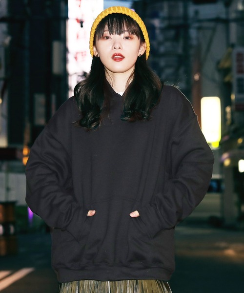 GILDAN(ギルダン)の「GILDAN / ギルダン USAオーバーサイズ ロングスリーブ プルオーバー パーカー 裏起毛 長袖(パーカー・レディース・ホワイト/ブラック/ダークグリーン/パープル/ネイビー/レッド/ピンク/イエロー/インディゴブルー/サンドベージュ/ヘザーグレー/ブルー系その他/マルーン/ロイヤルブルー/チャコール/グリーン系その他2・SMALL/MEDIUM/LARGE/X-LARGE)」の3枚目の写真