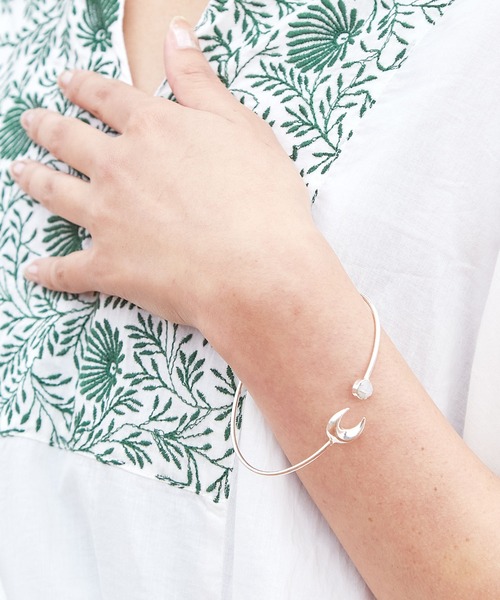 チャイハネ（チャイハネ）の「【チャイハネ】ムーンフェーズバングル（バングル/リストバンド・レディース・パープル/オレンジ/グリーン/その他/クリア/ライトイエロー/ライトピンク/ケリーグリーン/アクア・FREE）」の8枚目の写真