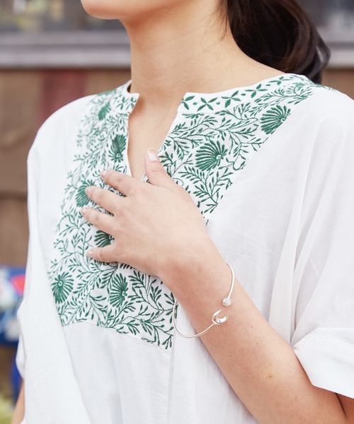 チャイハネ（チャイハネ）の「【チャイハネ】ムーンフェーズバングル（バングル/リストバンド・レディース・パープル/オレンジ/グリーン/その他/クリア/ライトイエロー/ライトピンク/ケリーグリーン/アクア・FREE）」の16枚目の写真