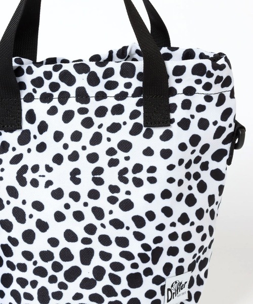 LEPSIM（レプシィム）の「【Drifterコラボ】キンチャクバッグ　261925（ショルダーバッグ・レディース・アニマル/ブルー/ホワイト×ブラック・ONE SIZE）」の14枚目の写真