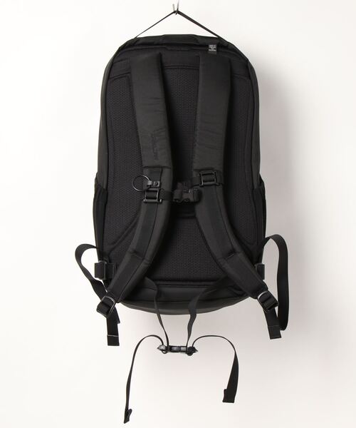 ARC'TERYX(アークテリクス)の「ARC'TERYX | MANTIS 26L BACKPACK(バックパック/リュック・レディース・ブラック・ONE SIZE)」の3枚目の写真