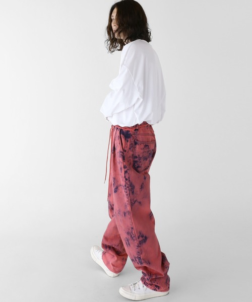 minsobi（ミンソビ）の「タイダイデニムバルーンパンツ（デニムパンツ・メンズ・パープル/ピンク・FREE）」の4枚目の写真