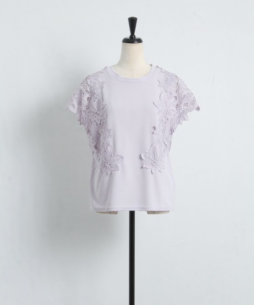 tocco closet(トッコ クローゼット)の「フラワーレース装飾カットソープルオーバー(Tシャツ/カットソー・レディース・オフホワイト/ブラック/ラベンダー・M)」の19枚目の写真
