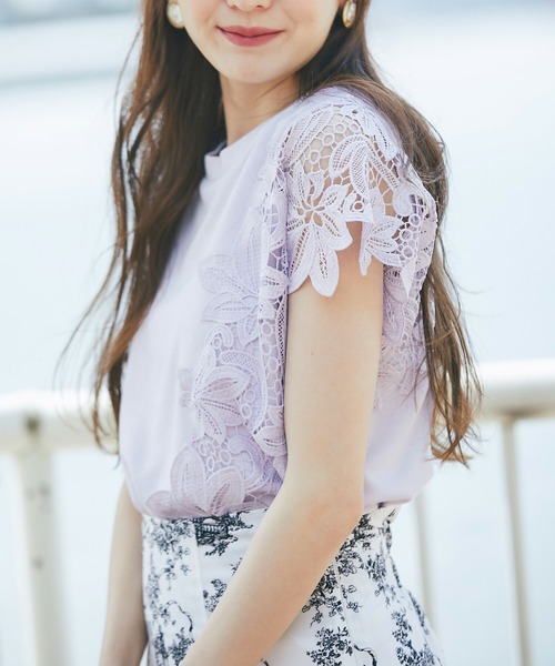 tocco closet(トッコ クローゼット)の「フラワーレース装飾カットソープルオーバー(Tシャツ/カットソー・レディース・オフホワイト/ブラック/ラベンダー・M)」の14枚目の写真