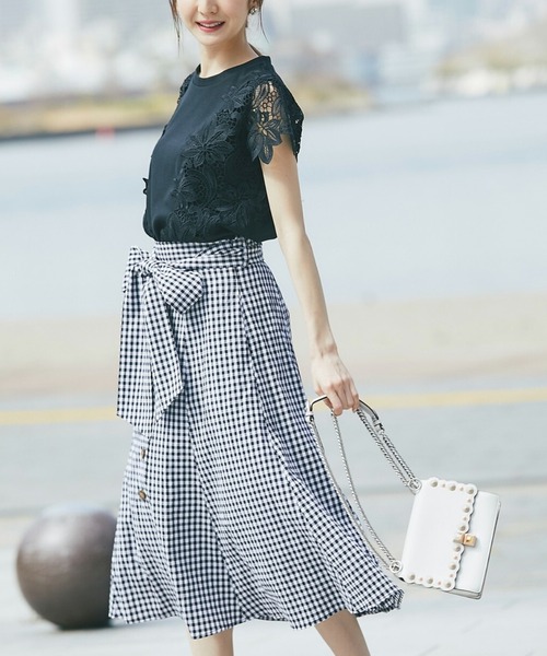 tocco closet(トッコ クローゼット)の「フラワーレース装飾カットソープルオーバー(Tシャツ/カットソー・レディース・オフホワイト/ブラック/ラベンダー・M)」の7枚目の写真